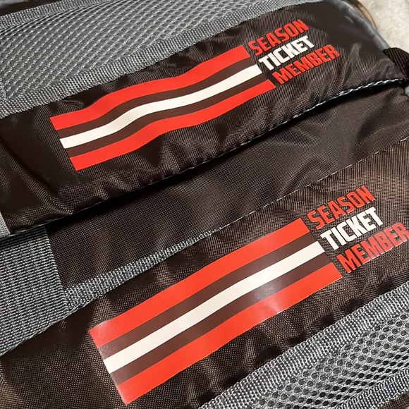 Cleveland Browns Backpack & Neck Rest Combo. - Picture 10 of 11